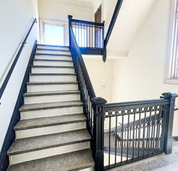 More Photos Of 647 W Virginia St, Milwaukee Office Residential For Lease