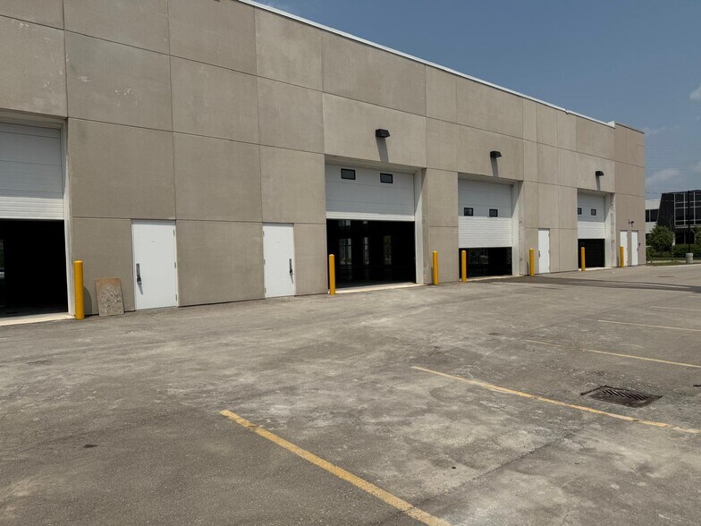 More Photos Of 125 Goddard Cres, Cambridge Warehouse For Sale