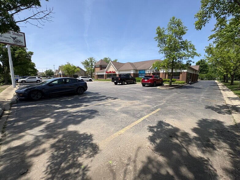 More Photos Of 404 Sagamore Pky W, West Lafayette Freestanding For Lease