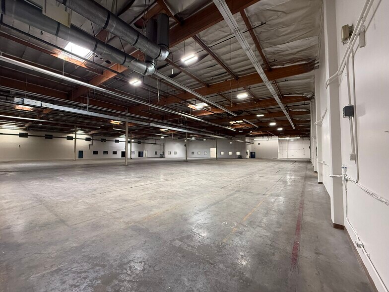 More Photos Of 8966 Mason Ave, Chatsworth Manufacturing For Lease