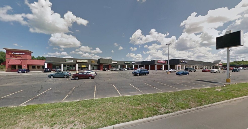 More Photos Of 2700-2790 Mahoning Ave NW, Warren Storefront For Lease