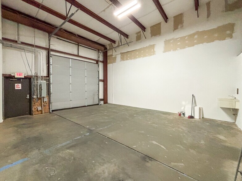 More Photos Of 8825 Westgate Park Dr, Raleigh Flex For Lease