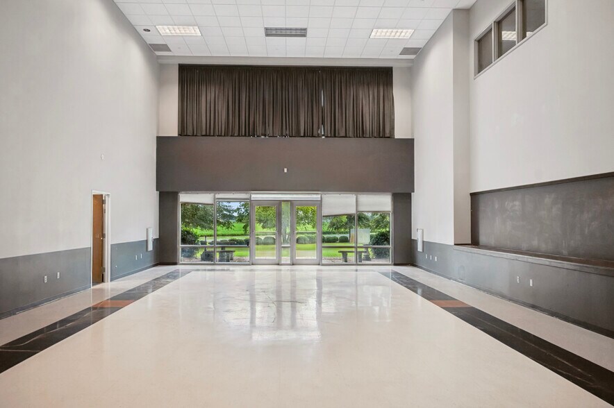 More Photos Of 104 Commercial Ave, Mount Olive Refrigeration Cold Storage For Sale
