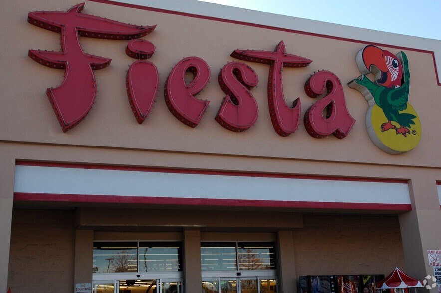 More Photos Of 5334 Ross Ave, Dallas General Retail For Lease