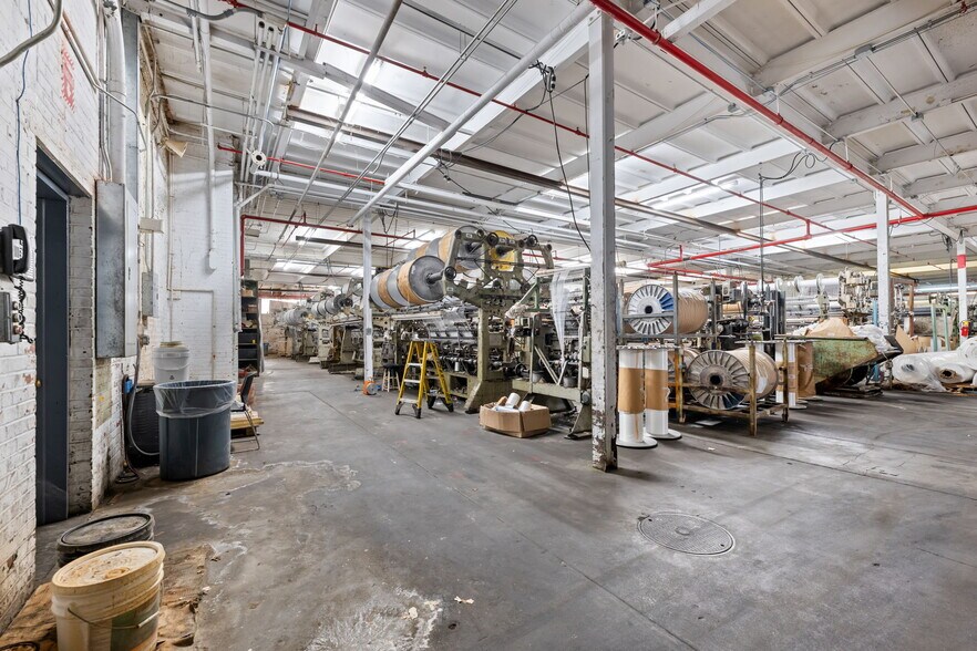 More Photos Of 312 W Luther Ave, Liberty Manufacturing For Sale