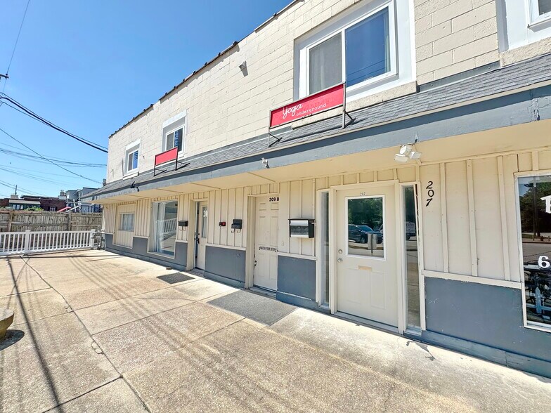 Primary Photo Of 207-209 S 2nd St, Festus Storefront Retail Residential For Lease