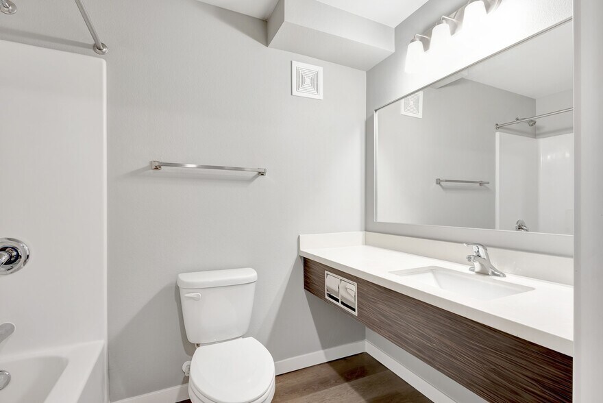 More Photos Of 1525 W Havens Ave, Mitchell Apartments For Lease