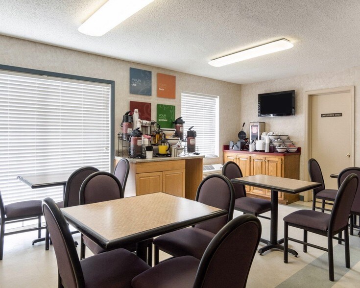 More Photos Of 2108 S Main St, Farmville Hotel For Sale