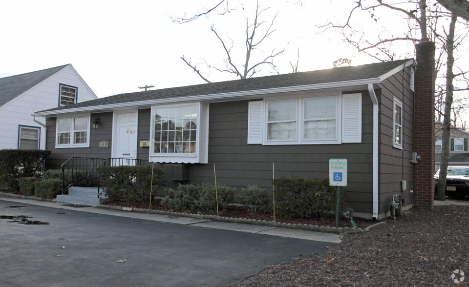 Primary Photo Of 213 Lacey Rd, Forked River Medical For Sale