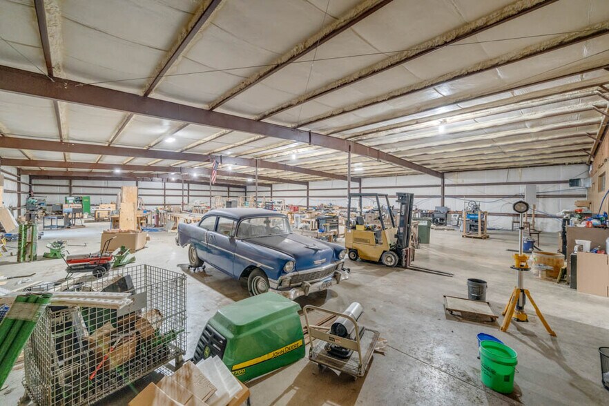 More Photos Of 1106 N 10th St, Winterset Flex For Sale