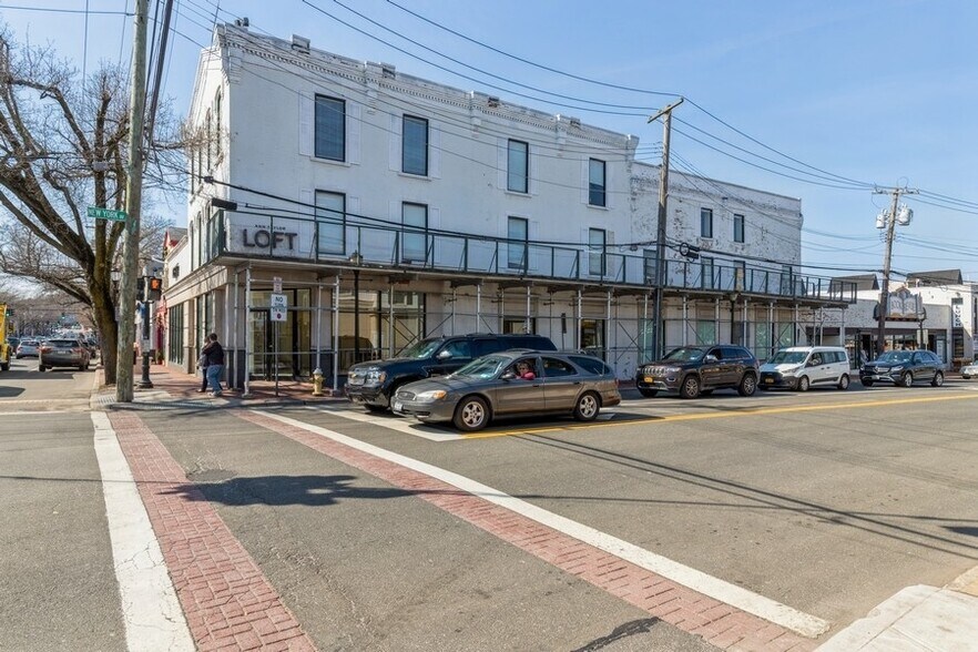 More Photos Of 263-265 Main St, Huntington Office For Lease