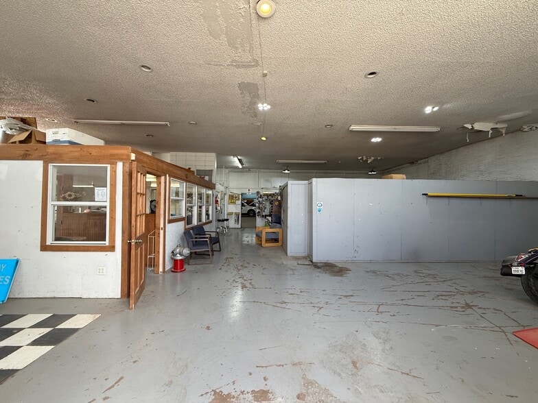 More Photos Of 881 Pine St, Abilene Industrial For Sale