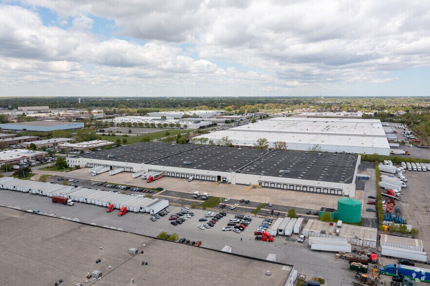 More Photos Of 11939 S Central Ave, Alsip Distribution For Lease
