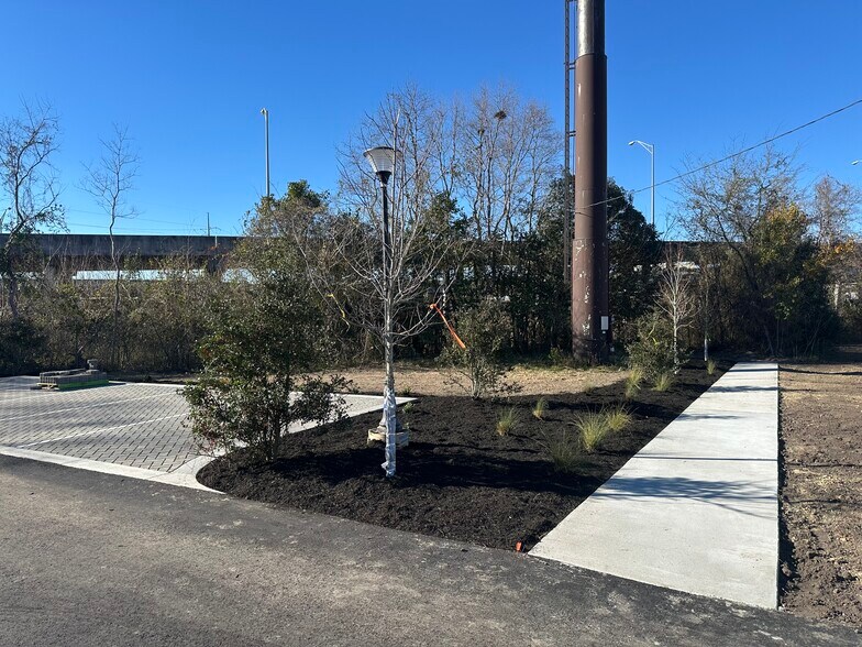 More Photos Of 5151 Piedmont Ave, North Charleston Flex For Lease