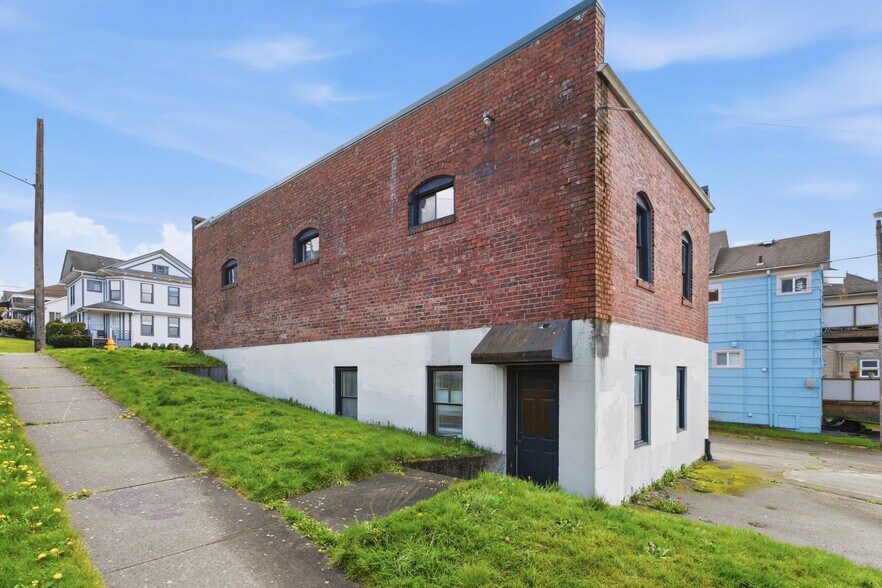 More Photos Of 2602 Grand Ave, Everett Office For Sale