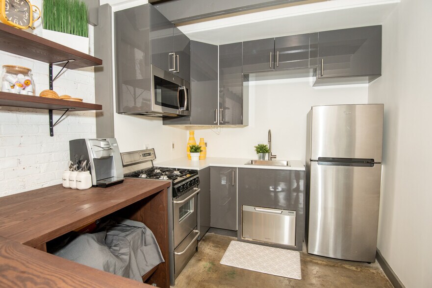 More Photos Of 887 W Marietta St NW, Atlanta Loft Creative Space For Lease