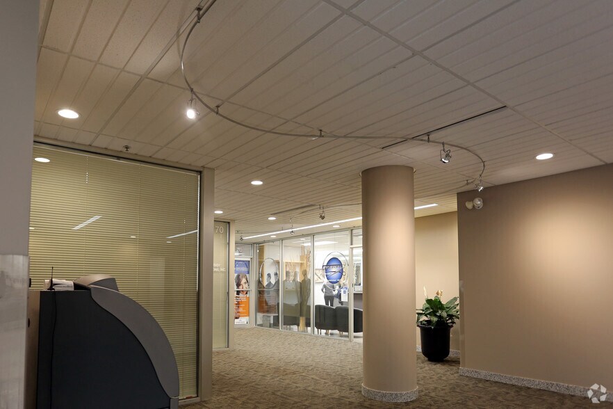 More Photos Of 6000 Midlantic Dr, Mount Laurel Office For Lease