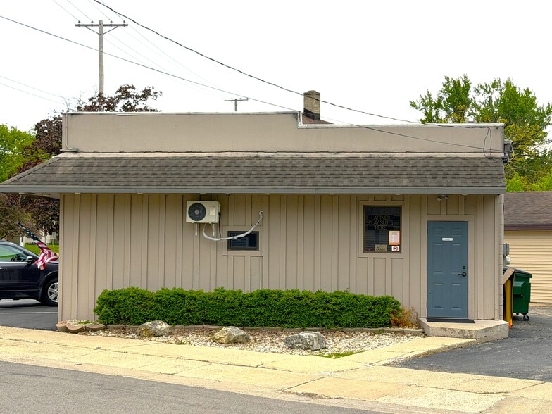 More Photos Of 900 Blackhawk Blvd, South Beloit Multifamily For Sale