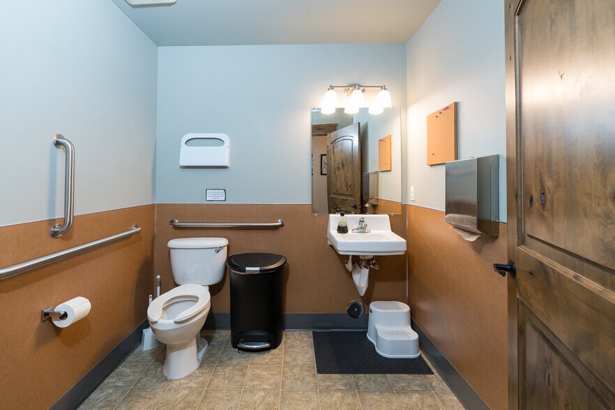 More Photos Of 210-214 W Sunset Ave, Coeur d'Alene Freestanding For Lease