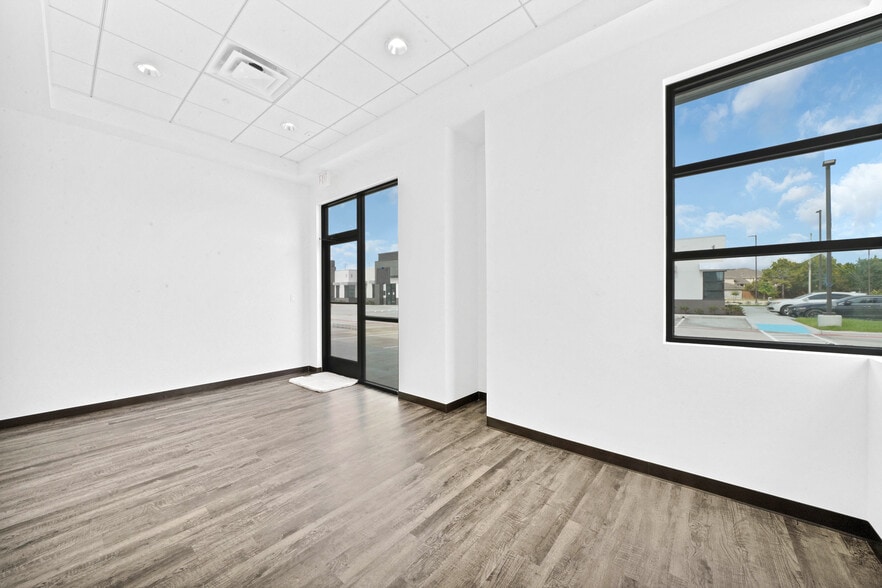 More Photos Of 12280 Broadway St, Pearland Office For Sale