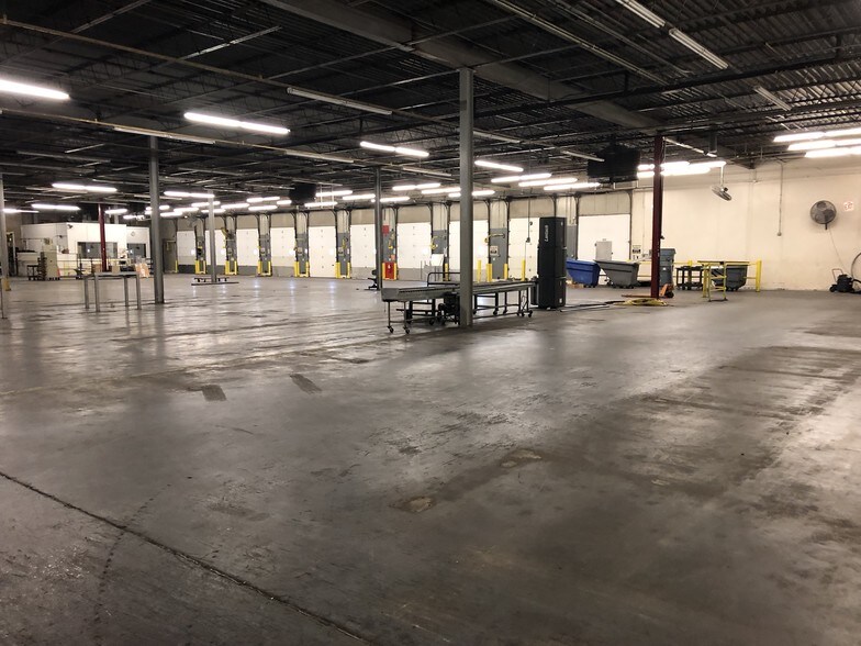 More Photos Of 315 Cassell St, Winston-Salem Distribution For Lease