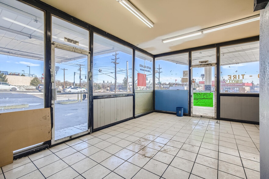 More Photos Of 404 S Circle Dr, Colorado Springs Auto Repair For Sale