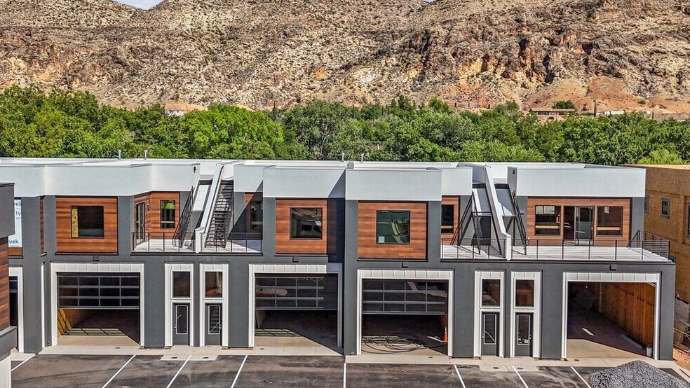 More Photos Of 80 W Center St, La Verkin Light Manufacturing For Sale