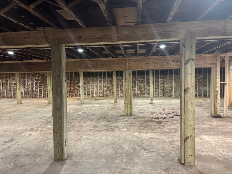 More Photos Of 116 W Solomon St, Griffin Restaurant For Lease