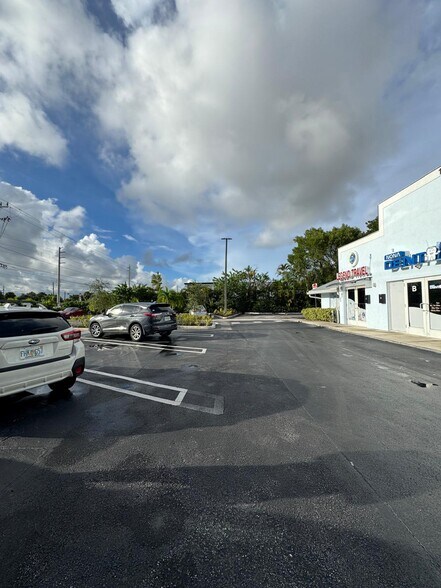More Photos Of 1696 S Military Trl, West Palm Beach Medical For Lease