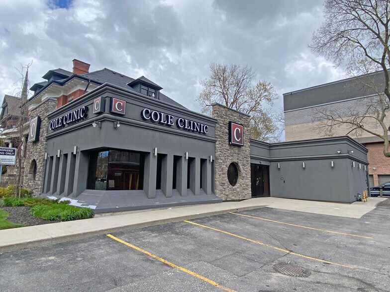 More Photos Of 424 Waterloo St, London Medical For Lease