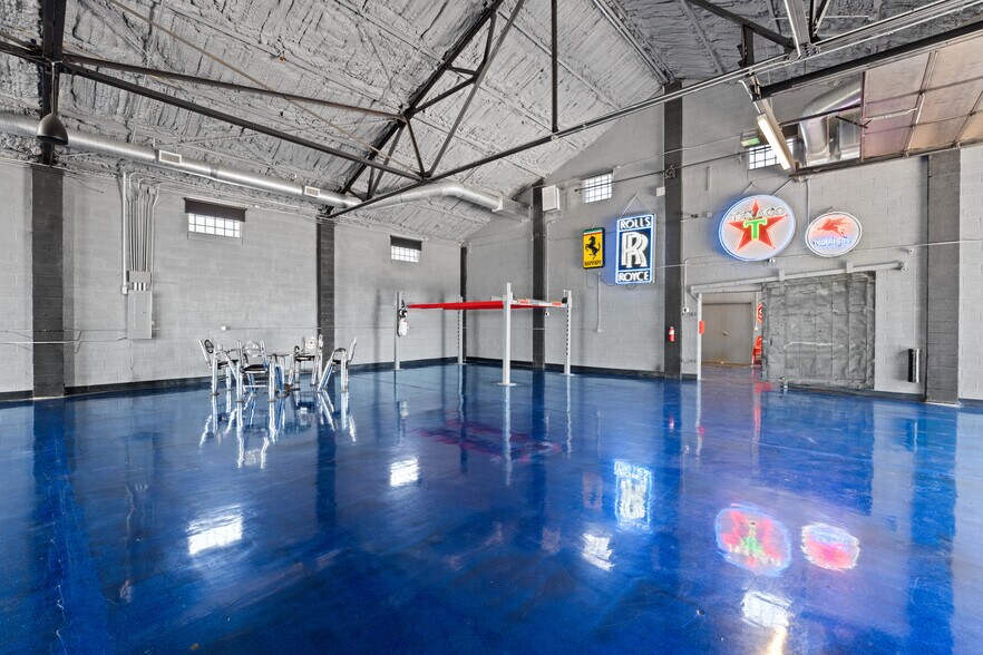 More Photos Of 1400 S Gribble St, Sherman Flex For Sale