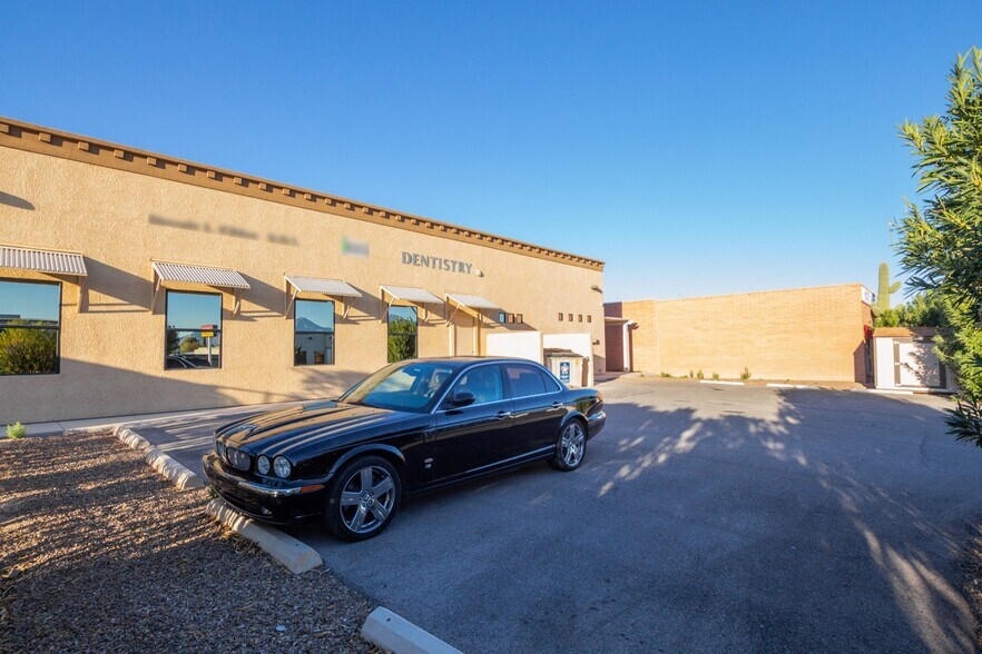 More Photos Of 261 W Duval Rd, Green Valley Medical For Sale