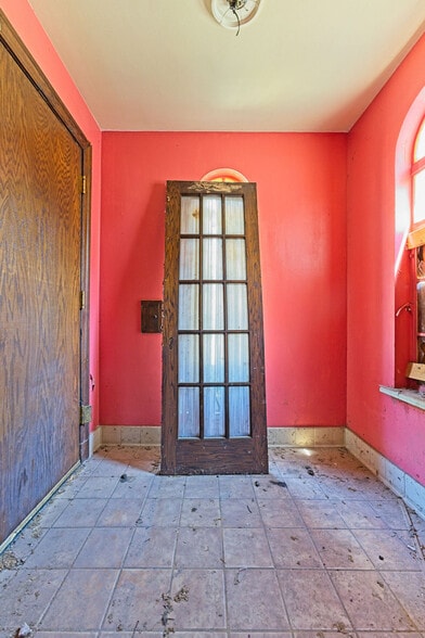 More Photos Of 400 SW 28th St, Oklahoma City Specialty For Sale