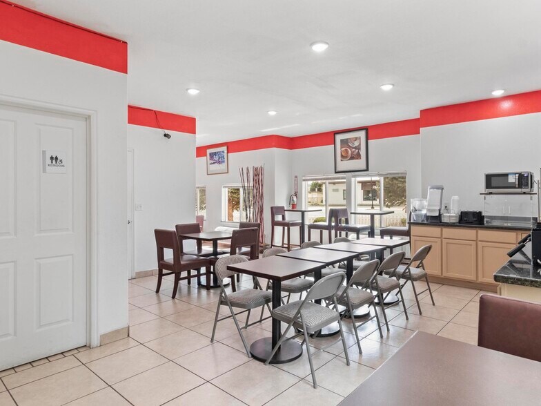 More Photos Of 175 E Center St, Panguitch Hotel For Sale