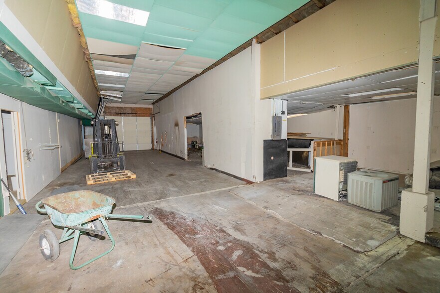 More Photos Of 1627 S Hillside St, Wichita Freestanding For Sale