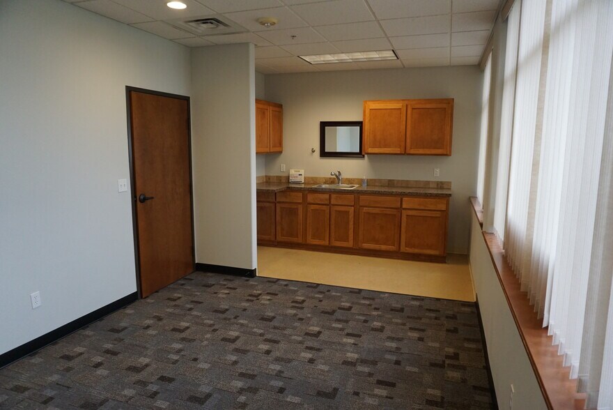 More Photos Of 295 Bradley Blvd, Richland Office For Lease