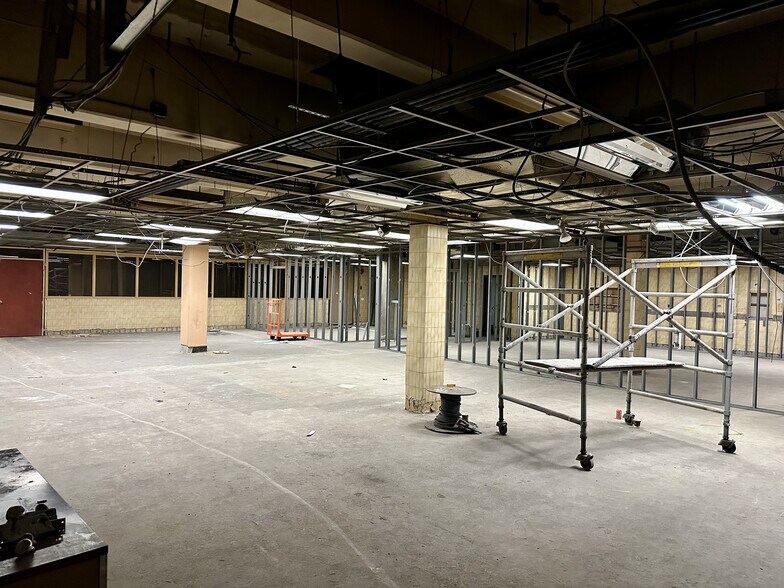 More Photos Of 400 Delancy St, Newark Warehouse For Lease