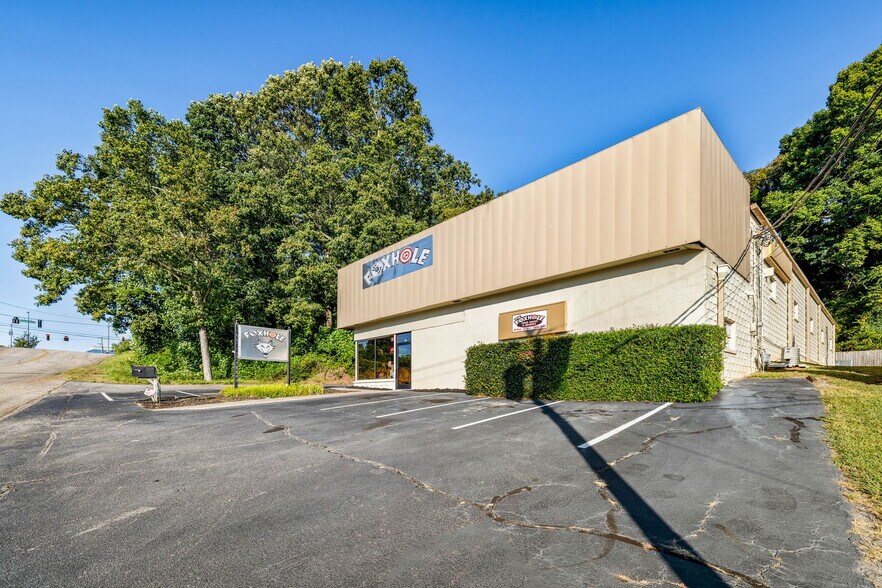 More Photos Of 1358 Plaza Dr, Gainesville Freestanding For Sale