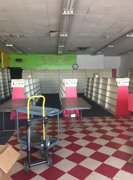 More Photos Of 5819-5835 Bellflower Blvd, Lakewood Unknown For Lease