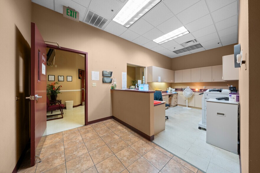 More Photos Of 2500 Citrus Blvd, Leesburg Medical For Sale
