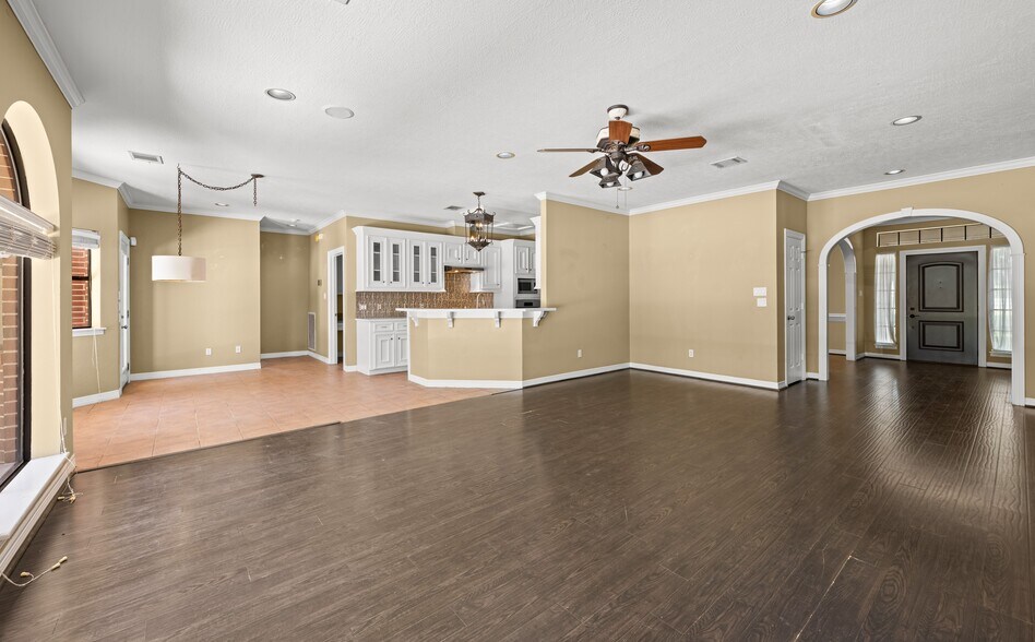 More Photos Of 20240 Cypress Rosehill Rd, Tomball Office Residential For Lease