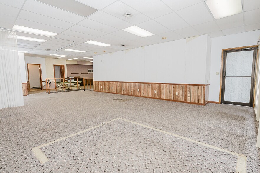 More Photos Of 1482 Butler Rd, Worthington Medical For Sale