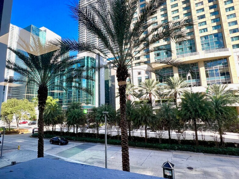 More Photos Of 1110 Brickell Ave, Miami Office For Lease