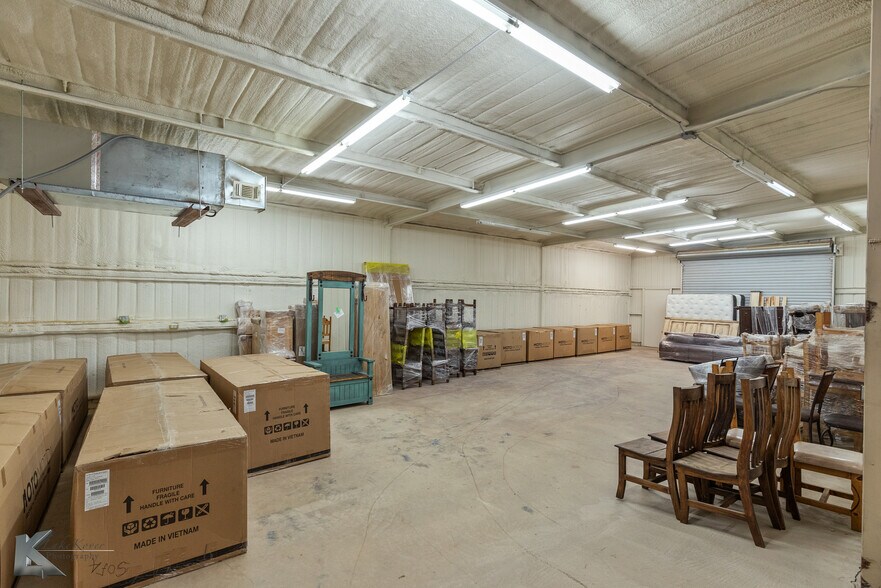 More Photos Of 302 N Access Rd, Clyde Showroom For Sale