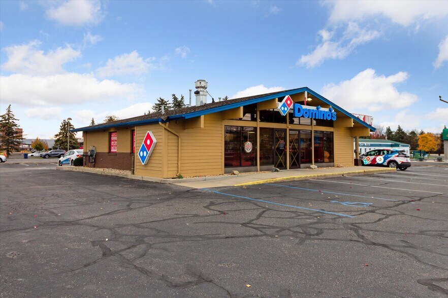 More Photos Of 1380 Wright Ave, Alma Freestanding For Sale