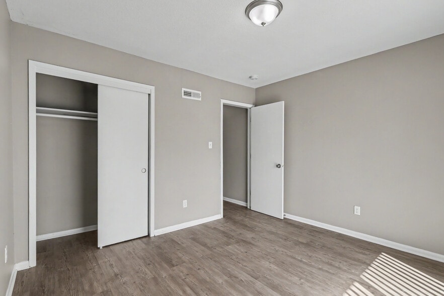 More Photos Of 4671 NW 50th St, Des Moines Apartments For Sale