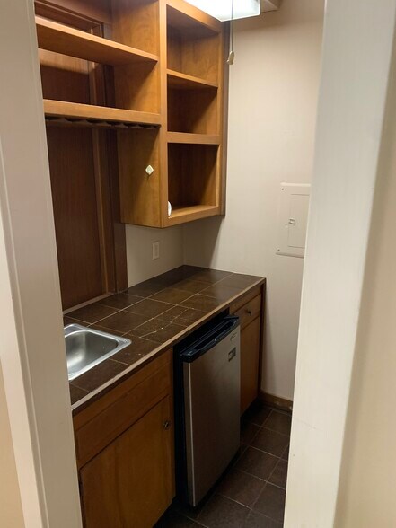 More Photos Of 11715 Bricksome Ave, Baton Rouge Office For Sale