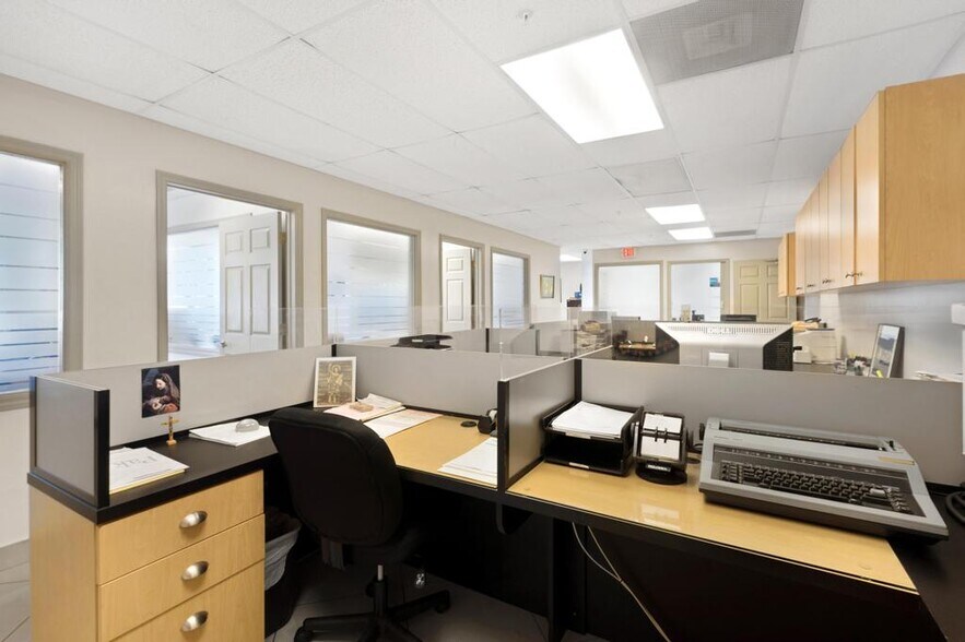 More Photos Of 7866 NW 46th St, Doral Distribution For Lease