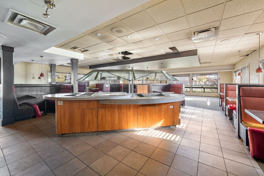 More Photos Of 920 Rue Douglas, St-Jean Freestanding For Sale