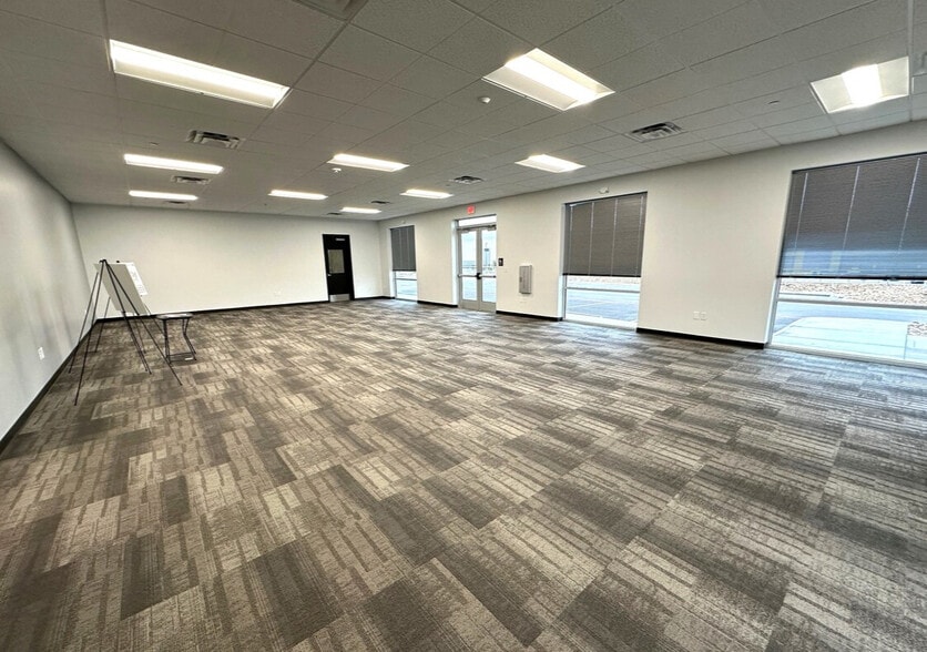 More Photos Of 1122 S Foster Rd, San Antonio Unknown For Lease